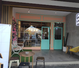 REIA'S coffee & buns photo