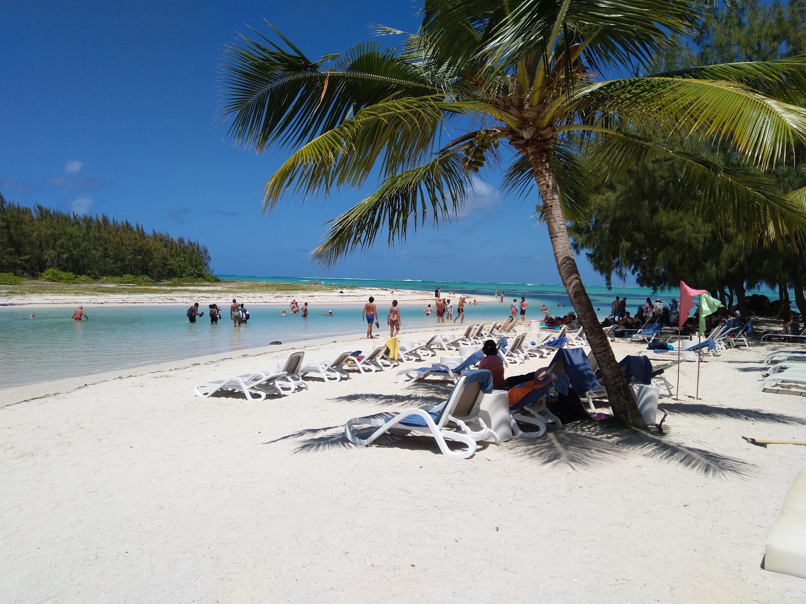 Foto di Ile aux Cerfs Beach con una superficie del sabbia bianca