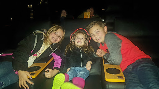 Movie Theater «Regal Cinemas Massillon 12», reviews and photos, 175 Cherry Rd NW, Massillon, OH 44646, USA