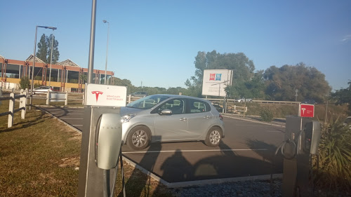 Borne de recharge de véhicules électriques Tesla Destination Charger Essômes-sur-Marne