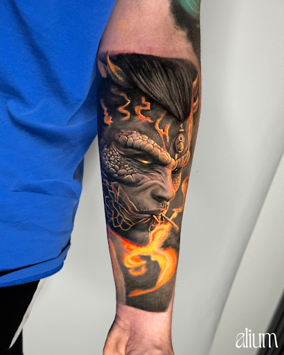 Explore traditional elbow tattoo ideas, creative tattoo ideas in Culver City, available at Alium Tattoo Studio