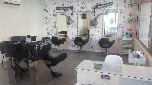 La Peluquería by Mireia Varo en Viladecans, Barcelona