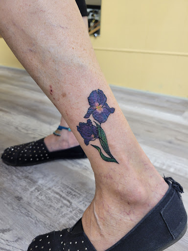 Explore knee tattoo ideas male, creative tattoo ideas in Rutland, available at Maverick Tattoo