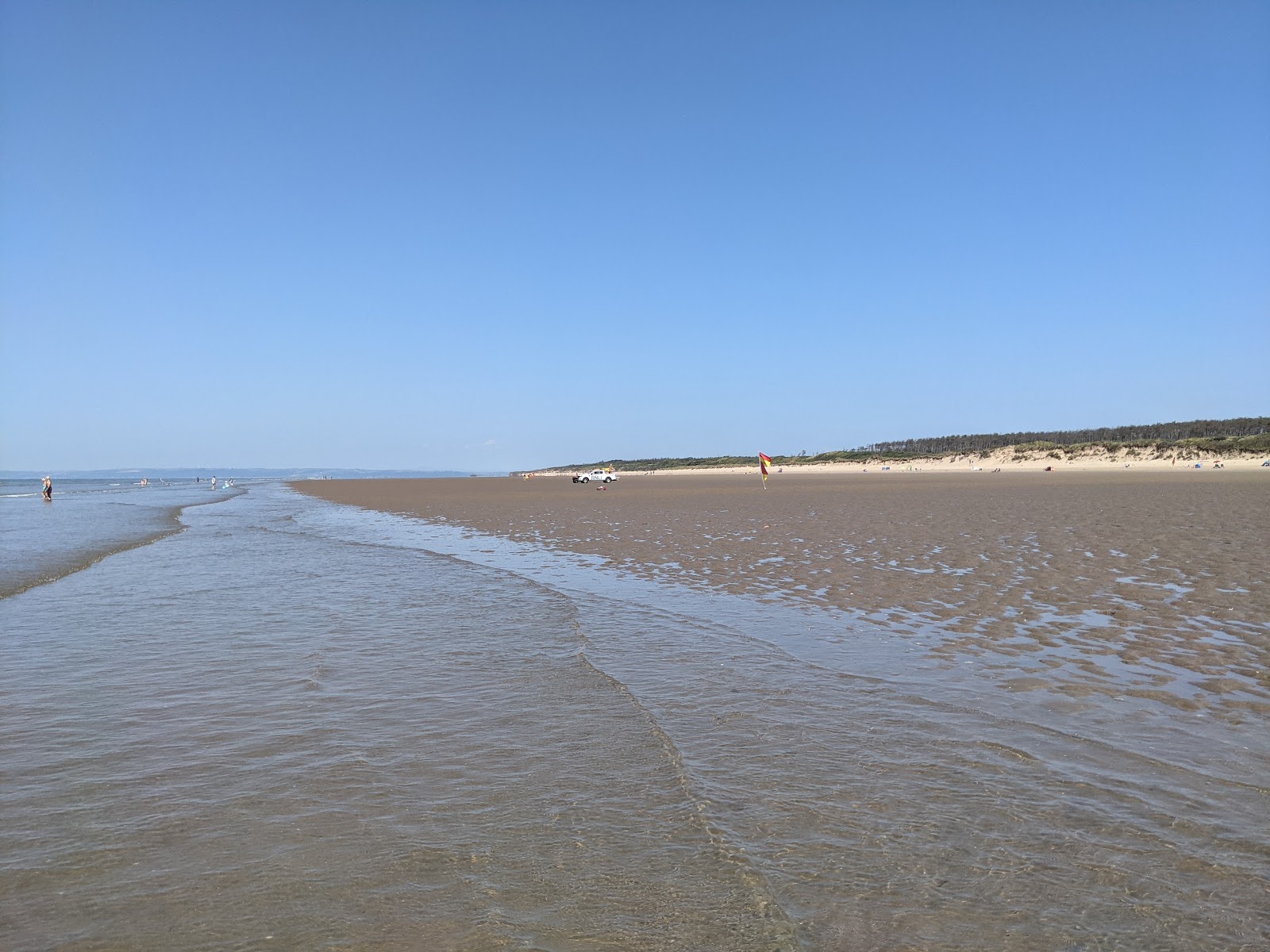 Fotografie cu Plaja Pembrey cu o suprafață de nisip beige