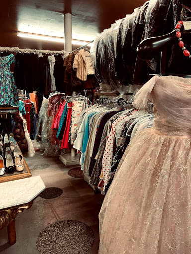 Used Clothing Store «Decades Vintage Clothing», reviews and photos, 627 S State St, Salt Lake City, UT 84111, USA