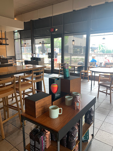 Coffee Shop «Starbucks», reviews and photos, 515 Village Center Dr, Burr Ridge, IL 60527, USA
