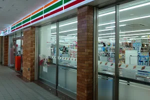 7-Eleven; Yokohama Landmark Plaza image