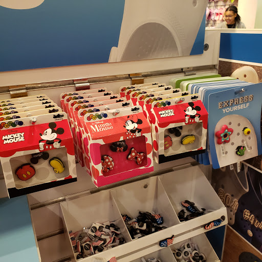 Shoe Store «Crocs», reviews and photos, 607 Bluebird Ct, Central Valley, NY 10917, USA