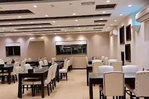 Qaser Al Deyafah Restaurant image