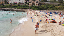 Cala Mandia Plajı'in fotoğrafı ve yerleşim