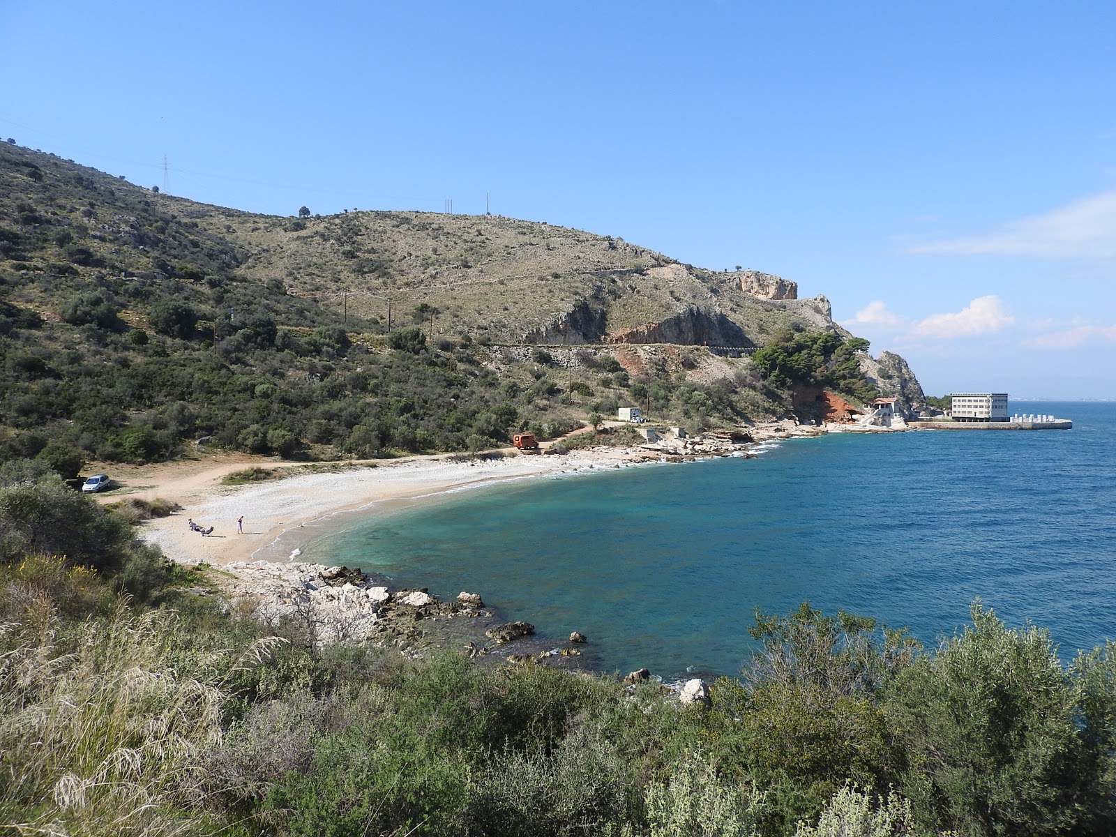 Foto von Anavalos Beach mit beiger sand & kies Oberfläche