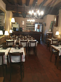 Atmosphère du Restaurant La Grignotte Du Vieux Bourbon à Bourbon-Lancy - n°7