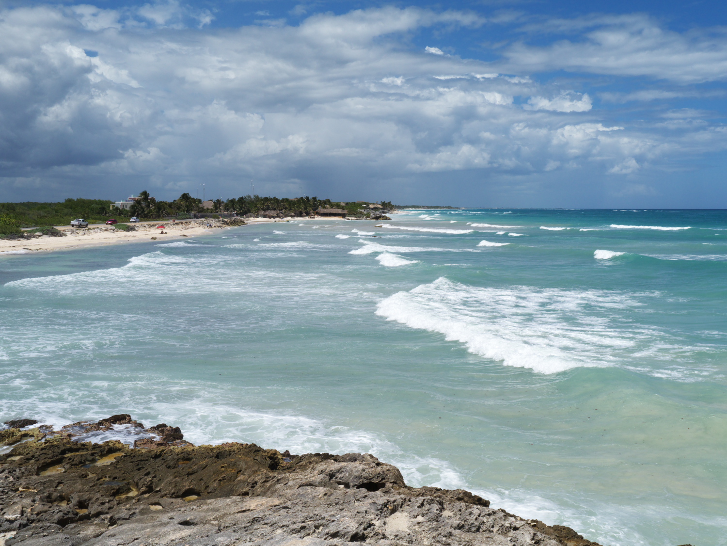 Foto von Playa Mirador und die siedlung