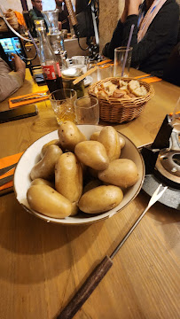 Pomme de terre du Restaurant servant de la raclette Les Marmottes à Paris - n°5