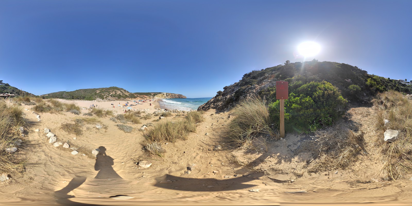 Photo de Praia do Zavial avec baie spacieuse