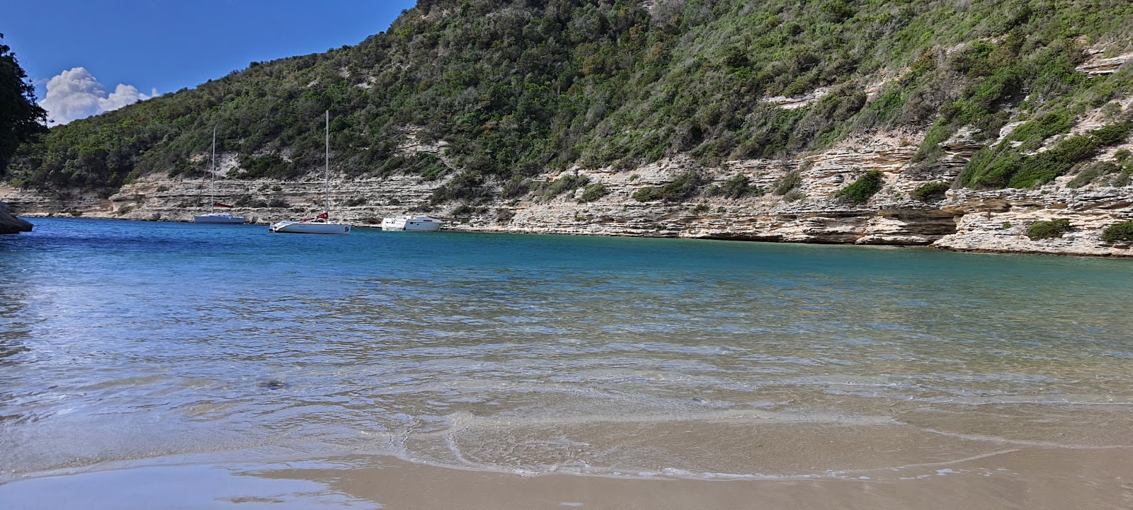 Foto av La Cayenne beach med små multi -vikar