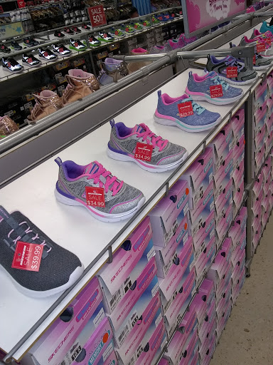 Shopping Mall «Northridge Shopping Center», reviews and photos, 891 E Commercial Blvd, Oakland Park, FL 33334, USA