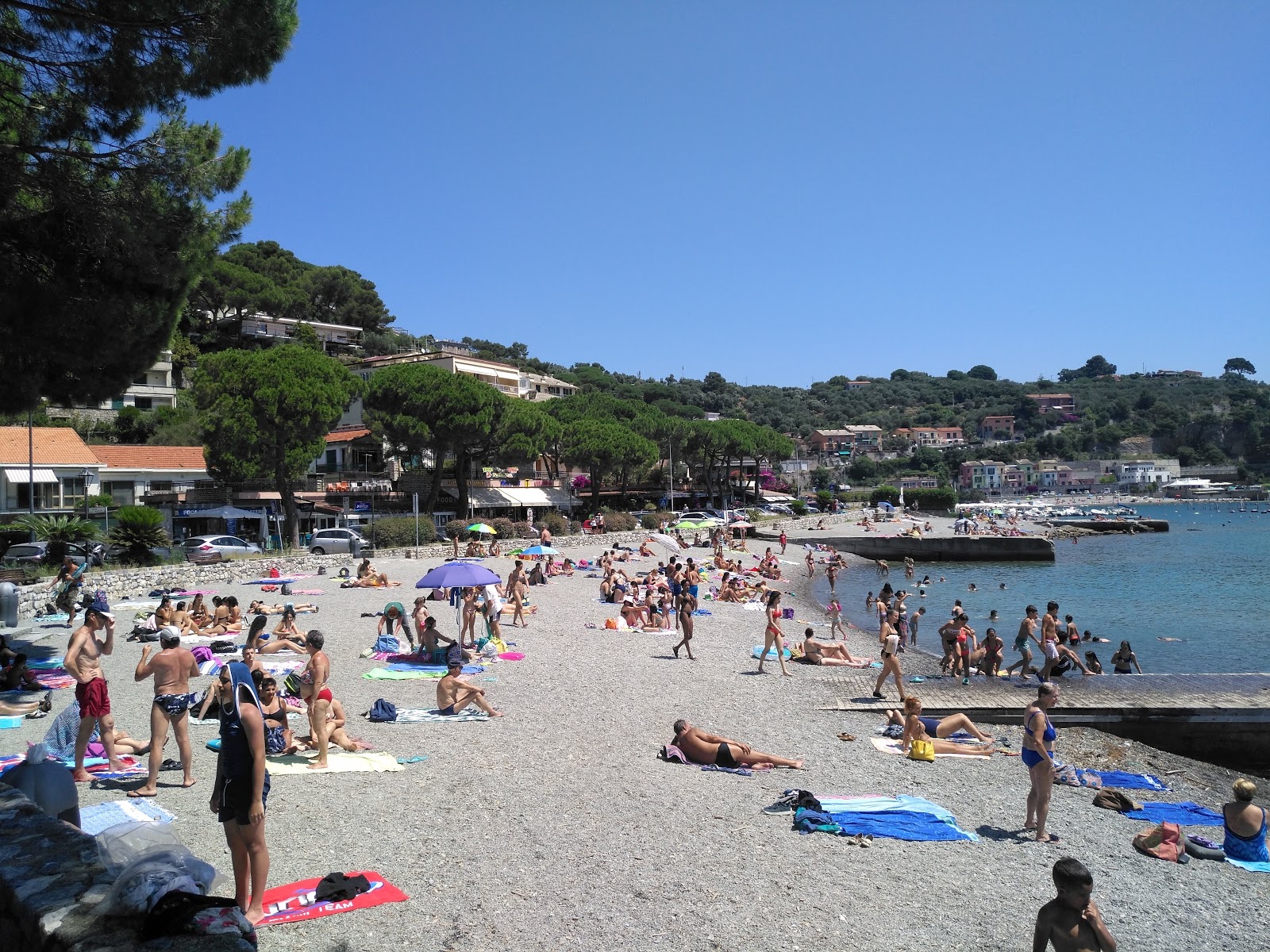 Foto de Spiaggia dell'Olivo
 con pequeños guijarros beige superficie