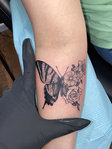 Tattoo Shop «Liquid Metal Tattoo & Body Piercing», reviews and photos, 817 Main St, West Point, VA 23181, USA