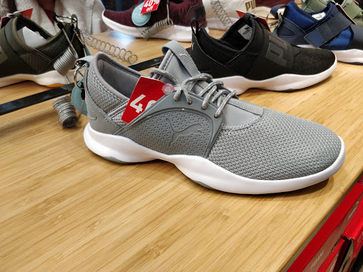 Shopping Mall «Gloucester Premium Outlets», reviews and photos, 100 Premium Outlets Dr, Blackwood, NJ 08012, USA