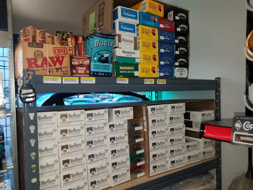 Liquor Store «Discount Liquors», reviews and photos, 653 Big Bend Rd, Ballwin, MO 63021, USA