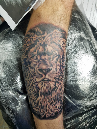 Tattoo Shop «Resurrection Ink Tattoos and Body Piercing», reviews and photos, 310 E Montgomery Cross Rd, Savannah, GA 31406, USA