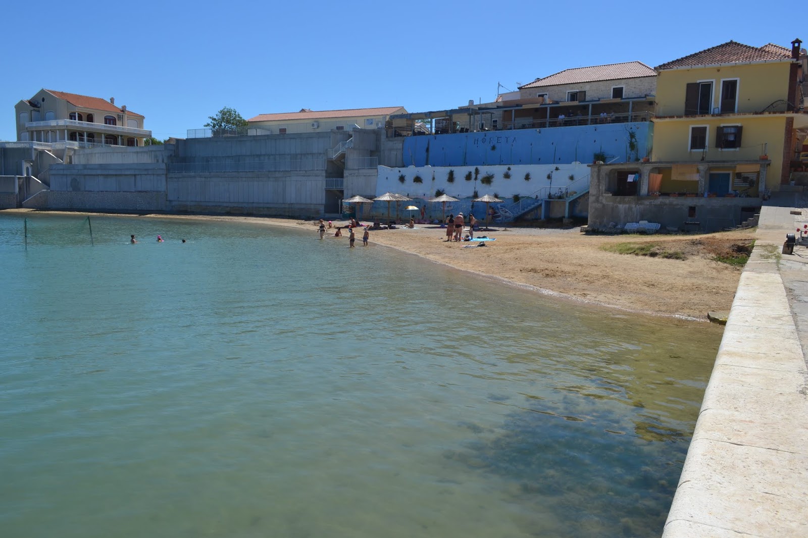 Privlaka beach'in fotoğrafı - Çocuklu aile gezginleri için önerilir