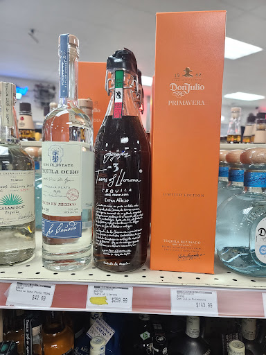 Liquor Store «Central City Liquors», reviews and photos, 1460 2nd Ave, Des Moines, IA 50314, USA