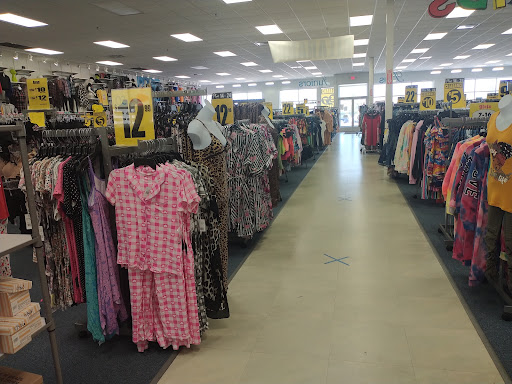 Clothing Store «Ross Dress for Less», reviews and photos, 1101 5th Ave, Hammond, IN 46320, USA