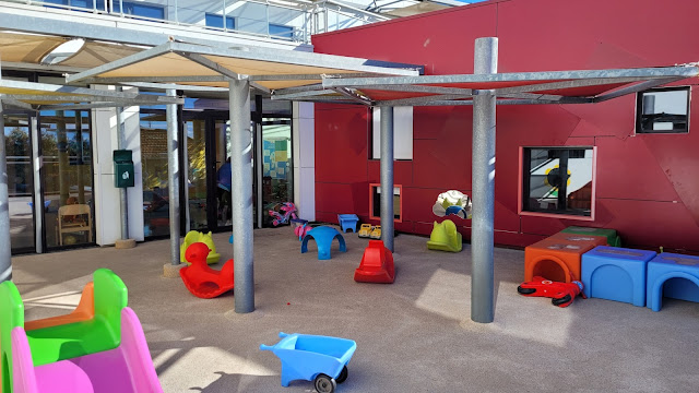 Crèche Candiss Et Cigaline - La Maison Bleue