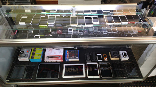 Computer Repair Service «Univercell Computer/Tablet Repair & Cell Phone Sales & Service», reviews and photos, 19056 W Grand Ave, Lake Villa, IL 60046, USA