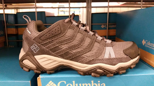 Sportswear Store «Columbia Sportswear Outlet», reviews and photos, 3 Monroe Pkwy, Lake Oswego, OR 97035, USA