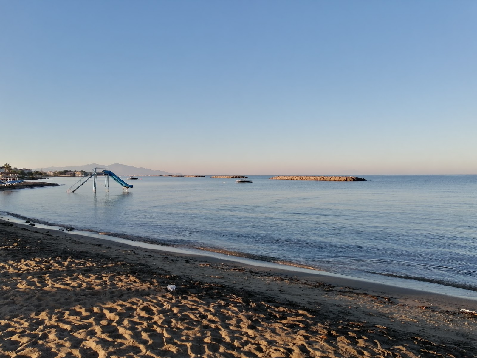 Φωτογραφία του Aquarium beach με καθαρό νερό επιφάνεια