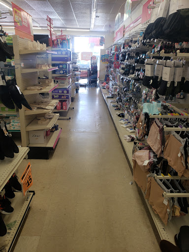 Dollar Store «FAMILY DOLLAR», reviews and photos, 4 Eglin Pkwy SE, Fort Walton Beach, FL 32548, USA