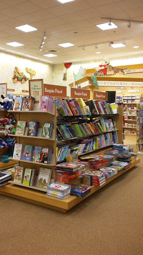 Book Store «Barnes & Noble Booksellers South Corona», reviews and photos, 2470 Tuscany St #101, Corona, CA 92881, USA