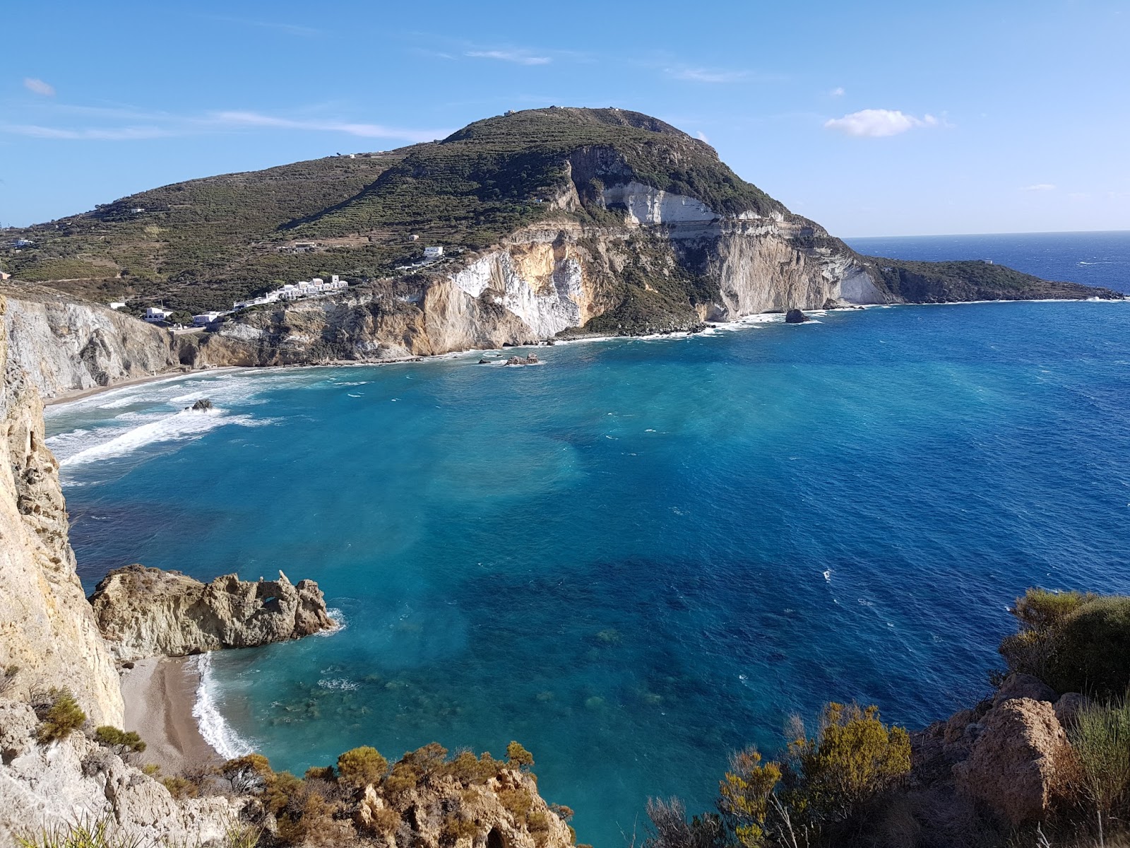 Photo de Spiaggia di Chiaia di Luna avec un niveau de propreté de très propre
