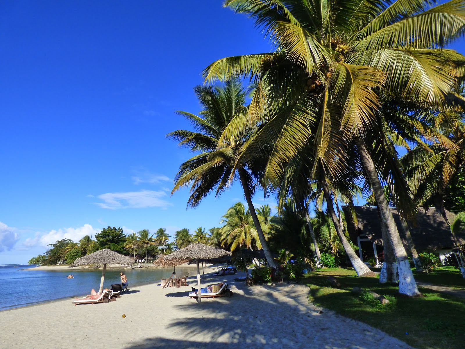 Mahambo beach的照片 带有碧绿色纯水表面