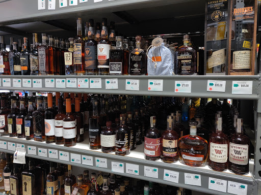 Liquor Store «Kenwood Liquors - Homer Glen», reviews and photos, 12037 W 159th St, Homer Glen, IL 60491, USA