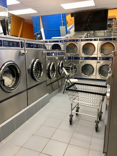 Laundromat «SUPERCLEAN Laundromat DryCleaner Superstore 24hrs», reviews and photos, 2435 Hylan Blvd, Staten Island, NY 10306, USA