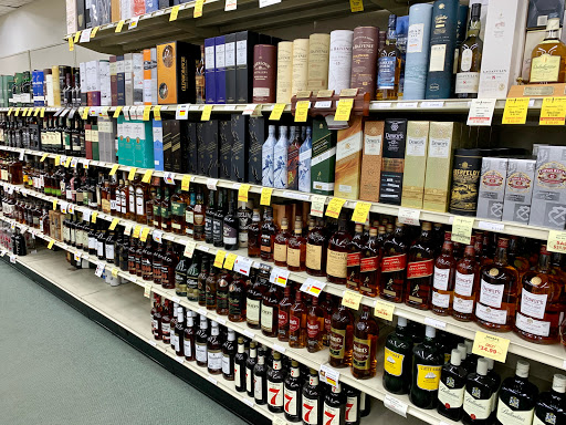 Liquor Store «Plainsboro Wine & Liquor», reviews and photos, 10 Schalks Crossing Rd #7, Plainsboro Township, NJ 08536, USA