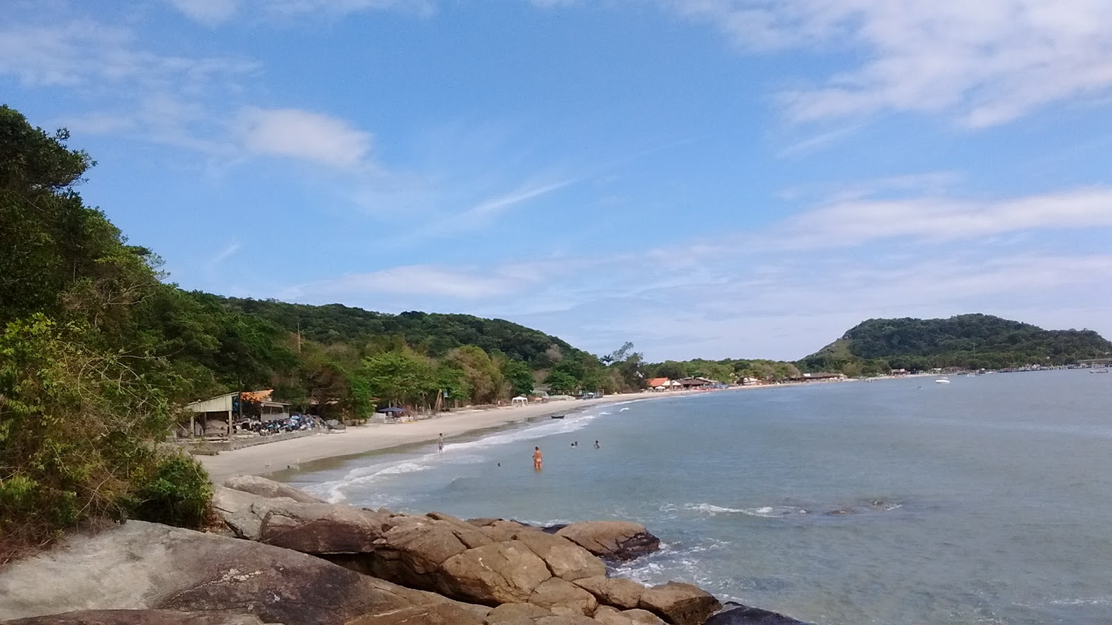 Foto van Encantadas Strand met hoog niveau van netheid