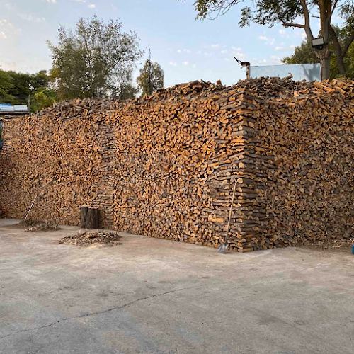 Καυσόξυλα - Ξύλα για Τζάκι - Ξυλουργός