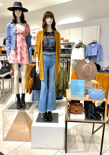 Clothing Store «Forever 21», reviews and photos, 4164 N Harlem Ave, Norridge, IL 60706, USA