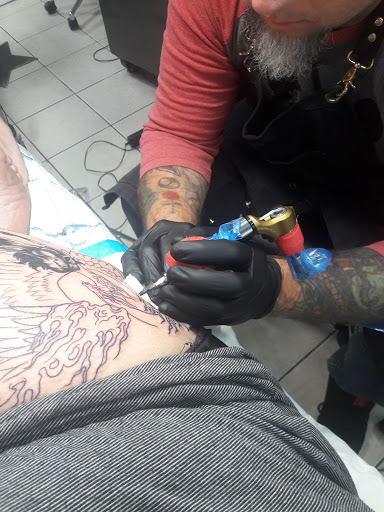 Tattoo Shop «Royal Flesh Tattoo and Piercing», reviews and photos, 4005 N Broadway St, Chicago, IL 60613, USA