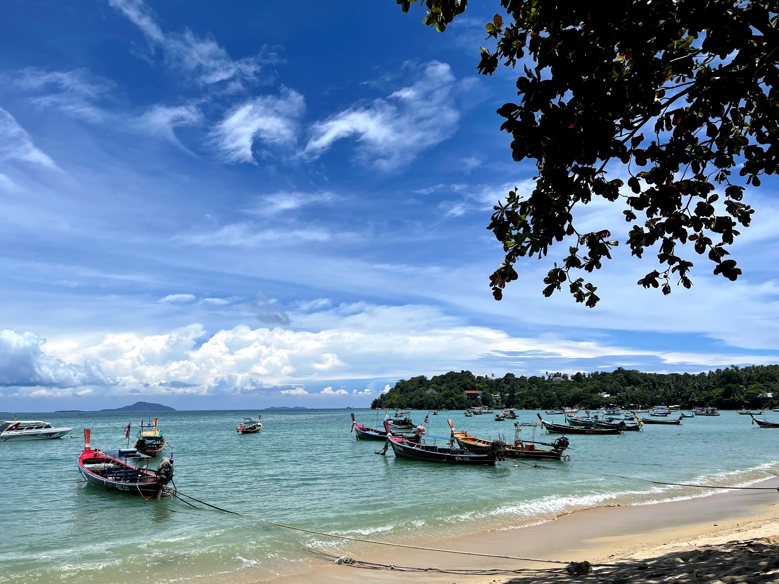 Foto von Ra Wai Beach mit beiger sand Oberfläche