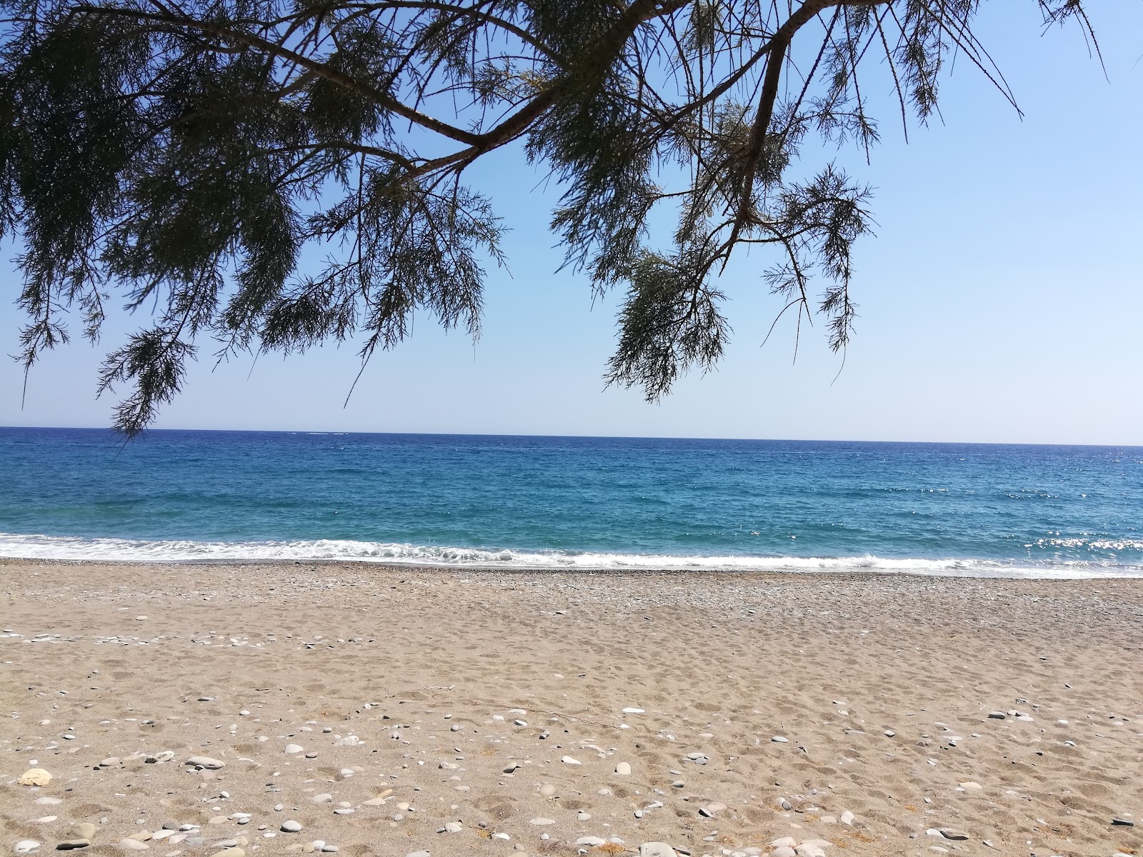 Foto von Galini beach mit gerader strand