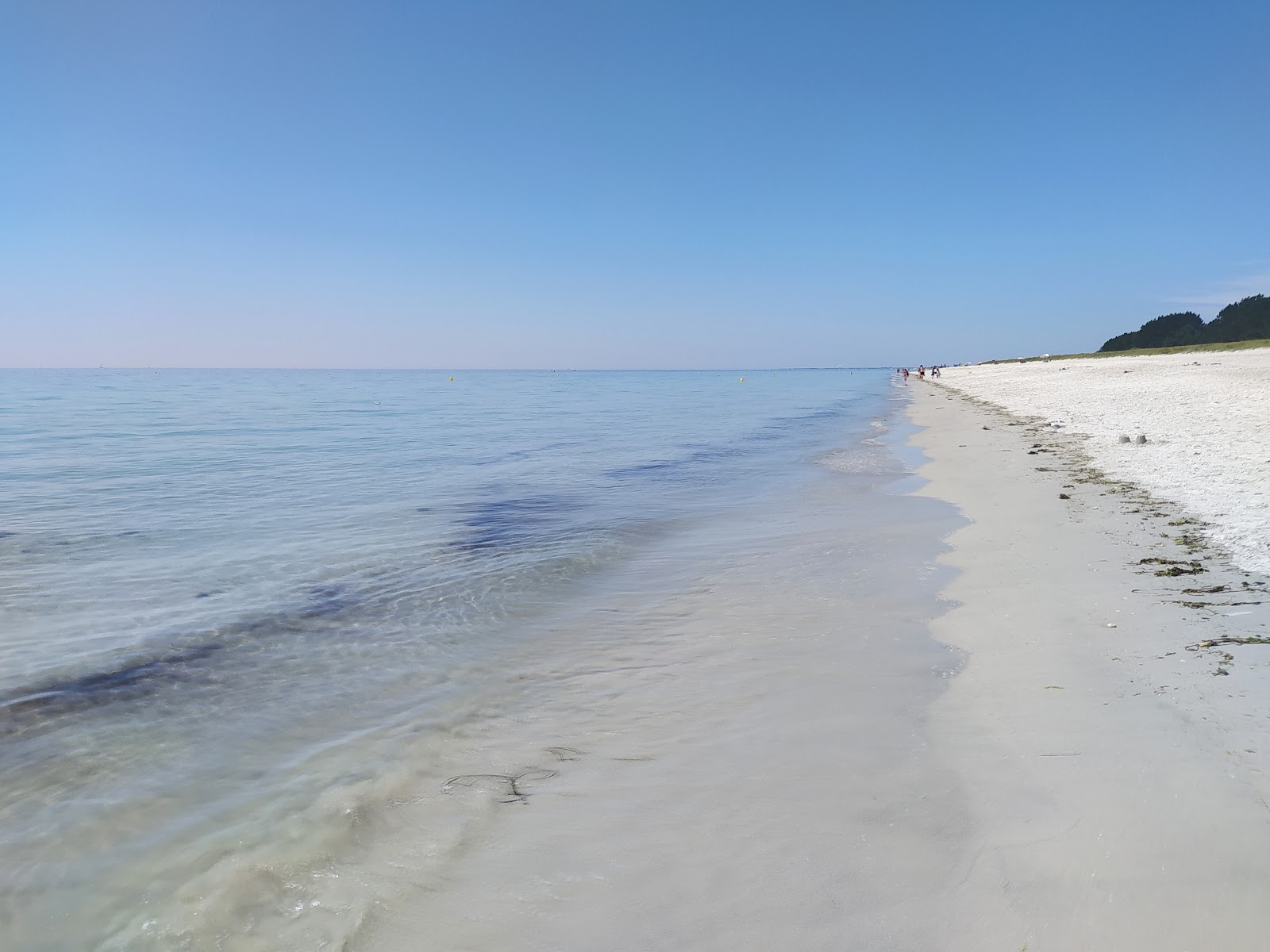 Foto di Plage de kerambigorn con una superficie del piccoli ciottoli bianchi