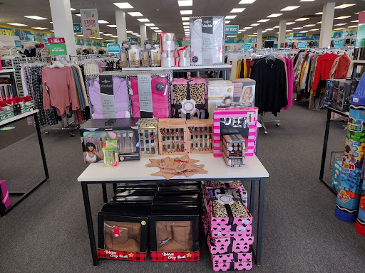 Shopping Mall «Sun Ray Shopping Center», reviews and photos, 2089 Old Hudson Rd, St Paul, MN 55119, USA