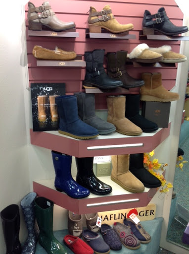 Shoe Store «Gimres Shoe Store Hillsboro», reviews and photos, 256 E Main St, Hillsboro, OR 97123, USA