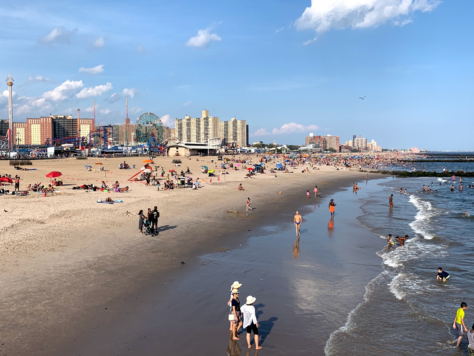 Fotografie cu Brighton Beach cu drept și lung